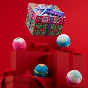 LUSH Festive Merry Christmas Gift Set Colorful Bath Bombs